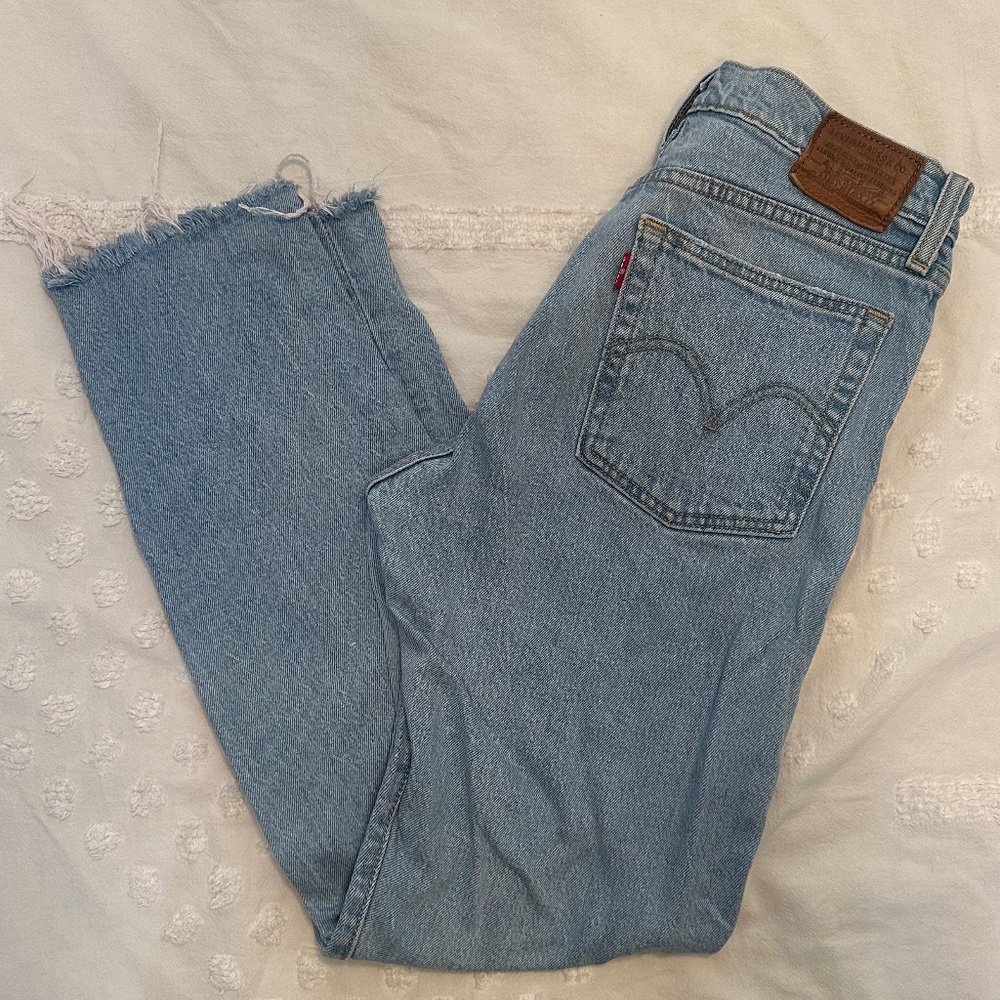 Levi’s Wedgie Jean 👖💫 - Picture 7 of 9